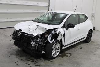 Damaged car Renault Clio  2024/6