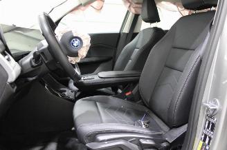 BMW iX1  picture 11