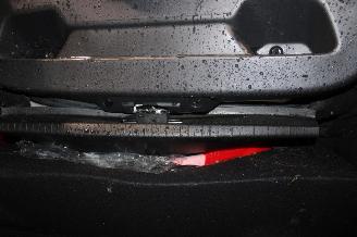 Peugeot 208  picture 21