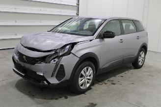 damaged passenger cars Peugeot 5008  2024/10