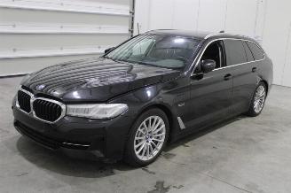 Vrakbiler auto BMW 5-serie 520 2022/2