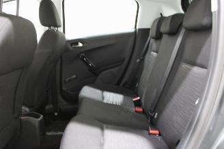 Peugeot 208  picture 12