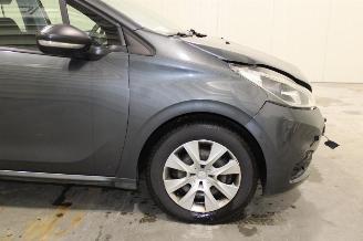 Peugeot 208  picture 7