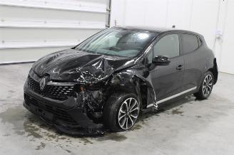 Damaged car Renault Clio  2025/8