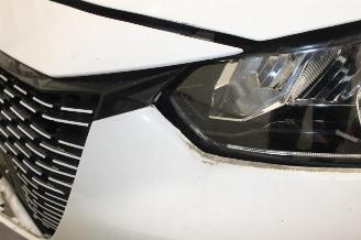 Peugeot e-208  picture 21