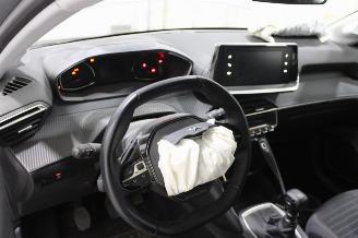 Peugeot 208  picture 9