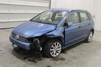 Damaged car Volkswagen Golf  2016/9
