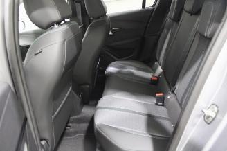 Peugeot 208  picture 8