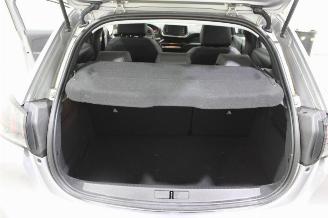 Peugeot 208  picture 10