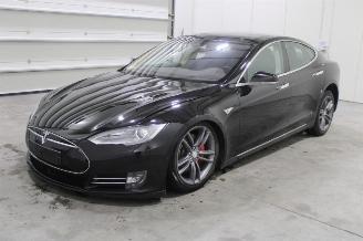 Coche accidentado Tesla Model S  2014/12