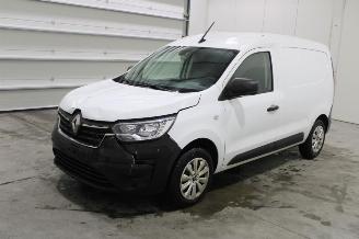 damaged passenger cars Renault Express  2024/9