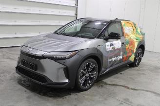 Voiture accidenté Toyota bZ4X  2024/3
