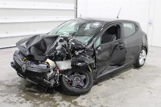 damaged passenger cars Renault Clio  2025/3
