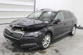 damaged passenger cars Skoda Superb  2020/12