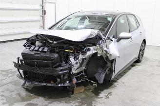 damaged passenger cars Volkswagen ID.3  2023/9