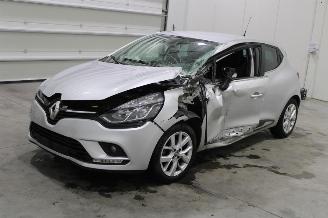 Vaurioauto  passenger cars Renault Clio  2019/6