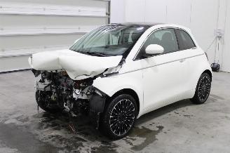 krockskadad bil aanhanger Fiat 500  2022/9