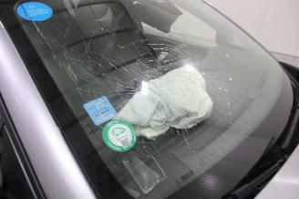 Peugeot 208  picture 17