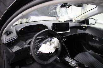 Peugeot 208  picture 10