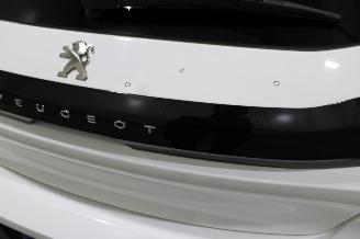 Peugeot 208  picture 15