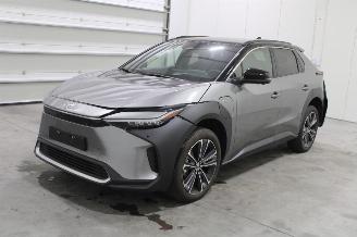 skadebil auto Toyota bZ4X  2025/10