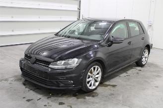 Damaged car Volkswagen Golf  2020/5