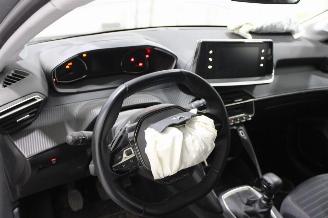 Peugeot 208  picture 9