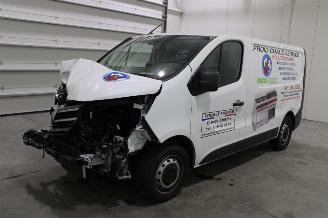damaged passenger cars Renault Trafic  2023/12