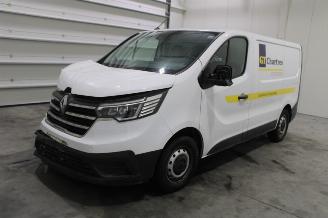 krockskadad bil auto Renault Trafic  2023/5