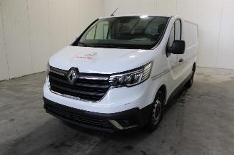 krockskadad bil auto Renault Trafic  2022/6