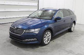 Schadeauto Skoda Superb  2021/4
