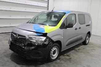 Vaurioauto  passenger cars Opel Combo  2021/11