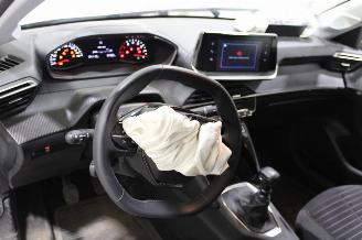 Peugeot 208  picture 9