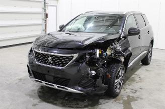 Damaged car Peugeot 5008  2020/10