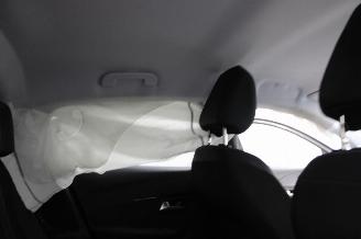 Peugeot 208  picture 23