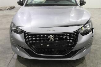 Peugeot 208  picture 6