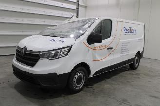 krockskadad bil auto Renault Trafic  2025/12