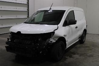 damaged passenger cars Renault Kangoo  2025/2