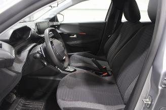 Peugeot 208  picture 10
