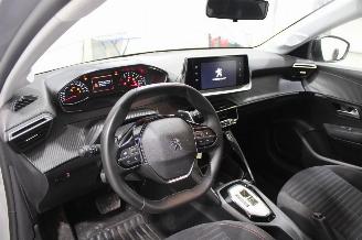Peugeot 208  picture 9