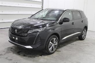damaged passenger cars Peugeot 5008  2024/5