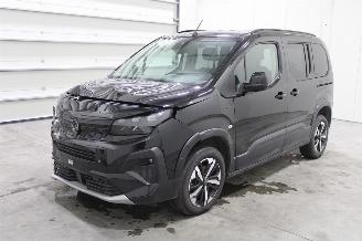 skadebil auto Peugeot Rifter  2025/1