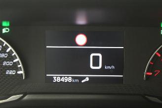 Peugeot 208  picture 12