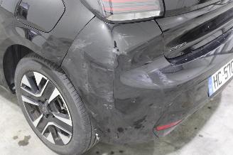 Peugeot 208  picture 9