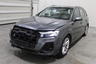 damaged passenger cars Audi SQ7  2024/9