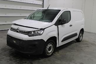 damaged passenger cars Citroën Berlingo  2023/10