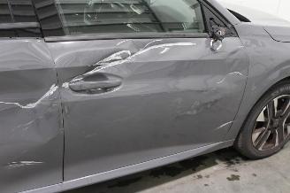 Peugeot 208  picture 6