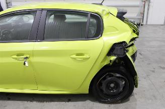 Peugeot 208  picture 8