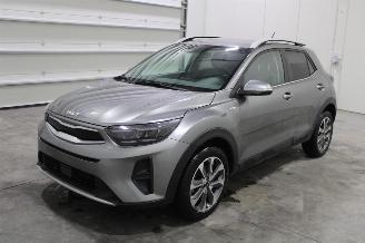damaged passenger cars Kia Stonic  2023/12
