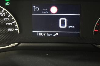 Peugeot 208  picture 13